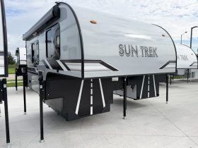 2027 Sunset Park RV Sun Trek 700