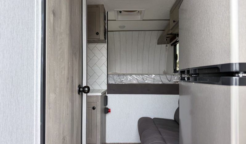 2027 Sunset Park RV Sun Trek 700 full