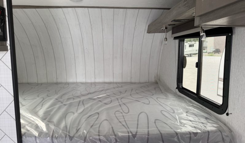 2027 Sunset Park RV Sun Trek 700 full