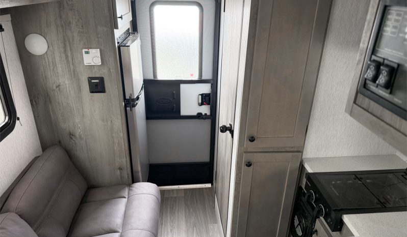 2027 Sunset Park RV Sun Trek 700 full
