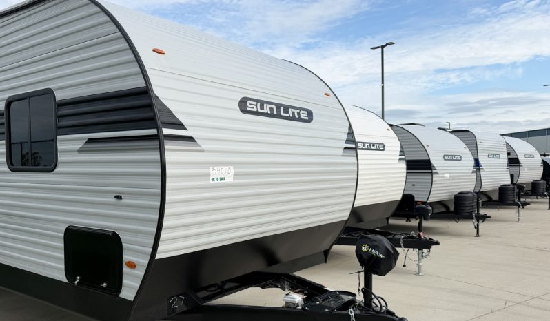 2027 Sunset Park RV Sun Lite 27WQB full