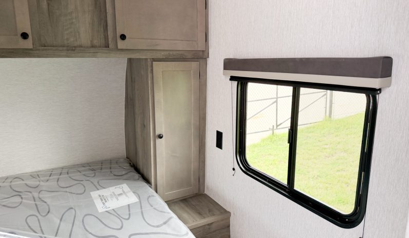 2027 Sunset Park RV Sun Lite 27WQB full