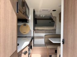 2027 Lance Squire 825 full