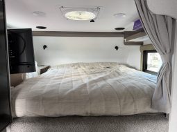 2027 Lance Squire 825 full