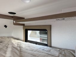 2027 Lance Squire 825 full