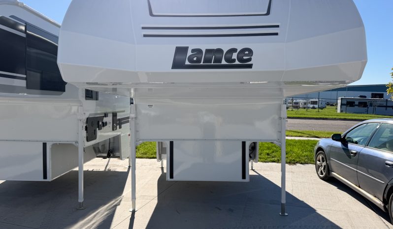 2027 Lance Squire 825 full
