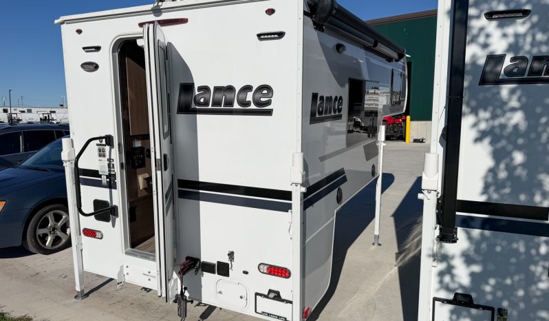 2027 Lance Squire 825 full